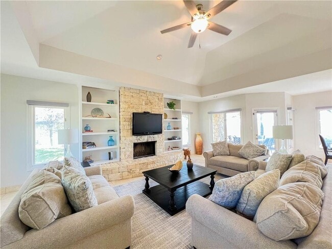 Building Photo - 1707 Clubhouse Hill Dr