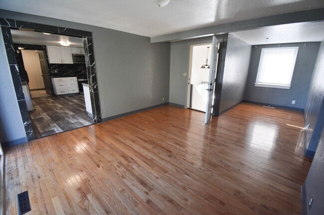 Building Photo - Spacious 5 Bed House with Custom Features Available For Rent!