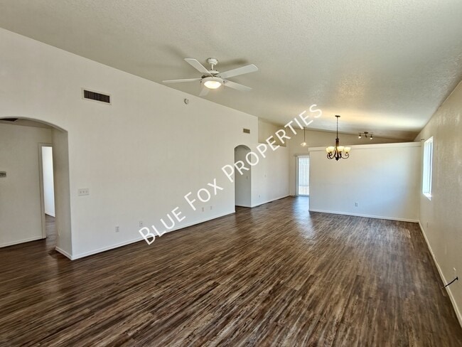 Building Photo - 3117 S Nastar Dr