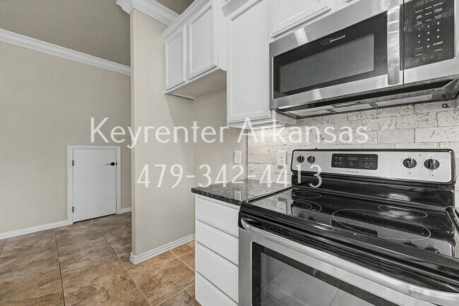 Building Photo - 592 N Longfellow Ln