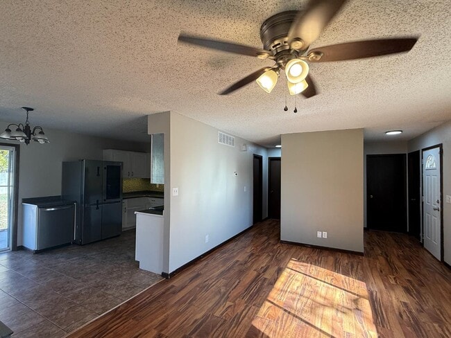 Building Photo - 5902 W Franklin St