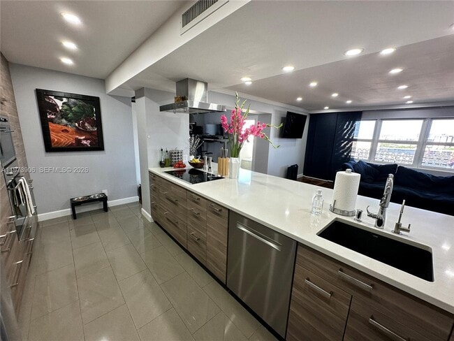 Building Photo - 401 Golden Isles Dr