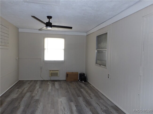 Building Photo - 15 Taft St