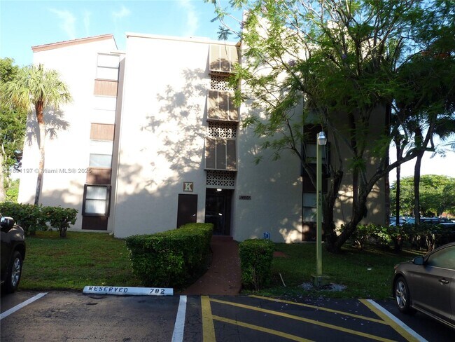 Building Photo - 14601 N Kendall Dr