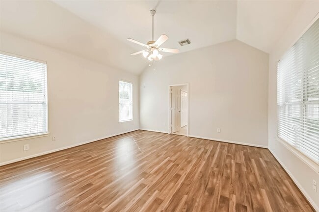 Building Photo - 14610 Farrawood Dr