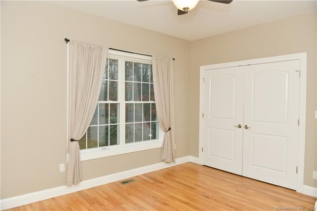 Building Photo - 17 Brookview Cir