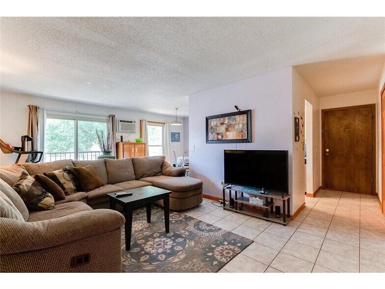 Building Photo - 900 9th Ave S