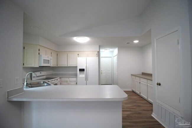 Building Photo - 7679 Old Hickory Dr