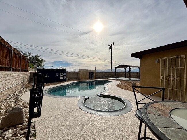 Building Photo - AVAILABLE NOW!!! !! UNFURNISHED 3 Bedroom 2 Bath Pool Home in Desert Hot Springs!