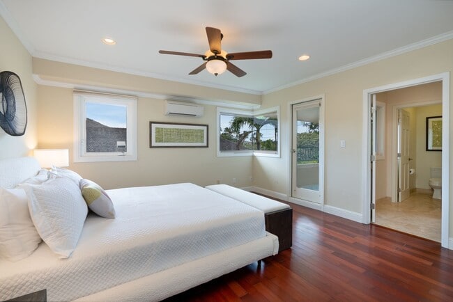 Building Photo - Portlock Paradise