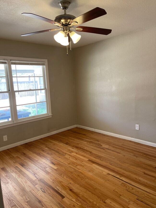 Building Photo - AVAILABLE NOW!  4/3.5 in Tech Terrace!