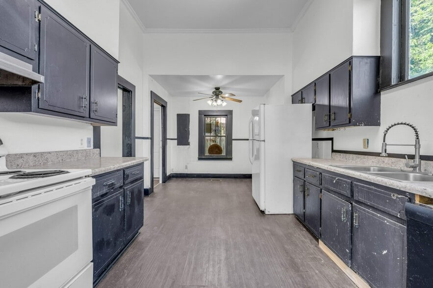 Building Photo - 1425 College St