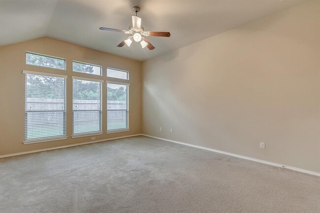 Building Photo - 5615 Stoneridge Ct