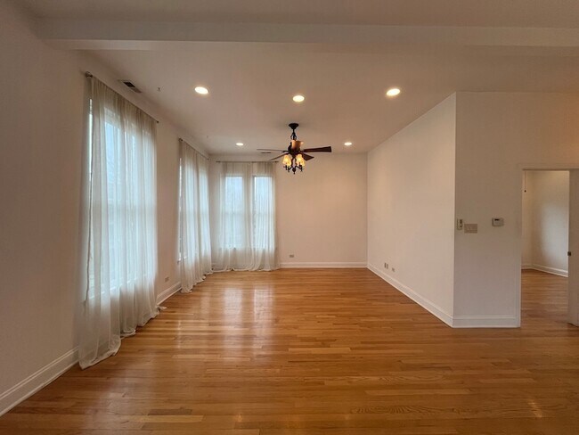 Building Photo - 2558 W Haddon Ave