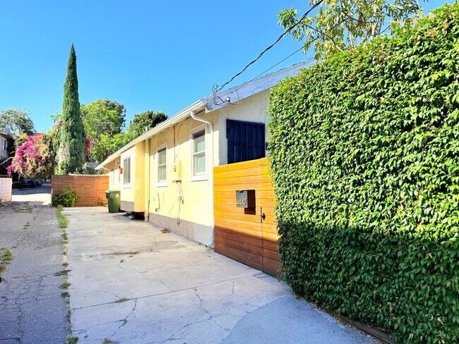 Building Photo - 4447 Lockwood Ave