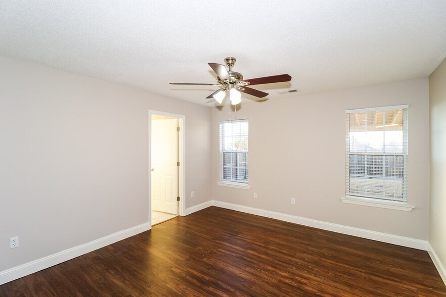 Building Photo - 145 Penny Ln