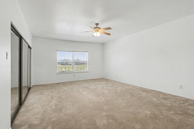 Building Photo - 600 Wilcrest Dr