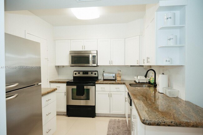 Building Photo - 3725 S Ocean Dr