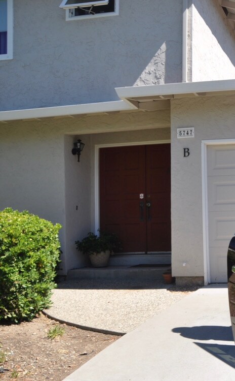 Building Photo - 5747 Clematis Dr