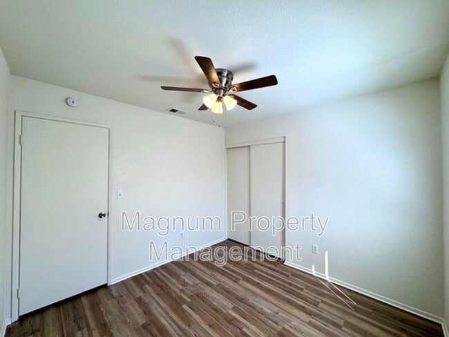 Building Photo - 27806 Hillpointe Dr