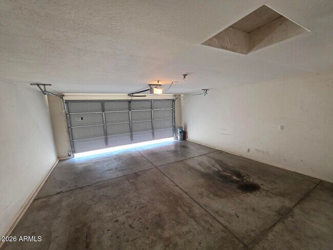 Building Photo - 5532 W Southgate Ave