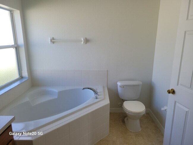 Building Photo - FOR RENT!! CHARMING AND COZY 3 BEDROOM 2 B...