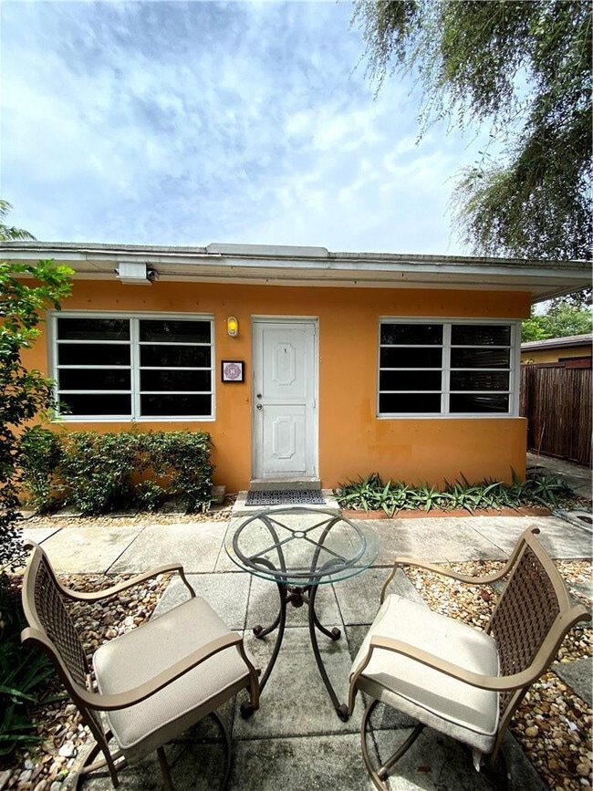 Building Photo - 1101 NE 17th Way