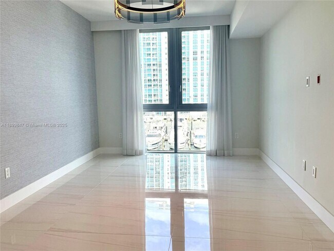 Building Photo - 17111 Biscayne Blvd
