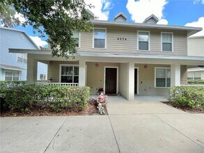 Building Photo - Beautiful 3BR/2.5BA Corner Townhome in Hai...