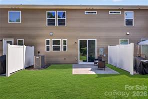 Building Photo - 14938 Tamarack Drive