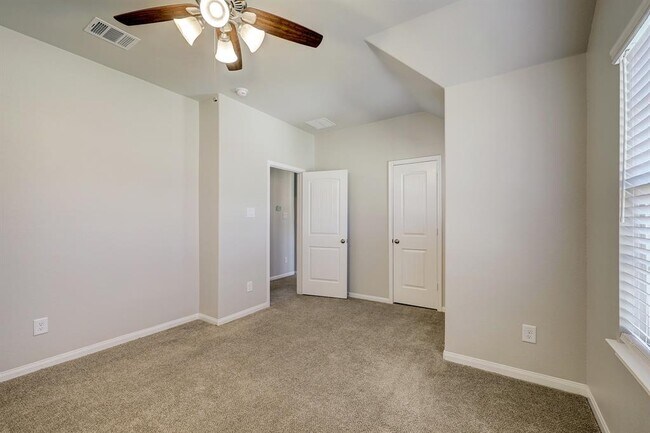 Building Photo - 314 Moonwalk St