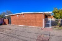 Building Photo - 415 E Jacinto St