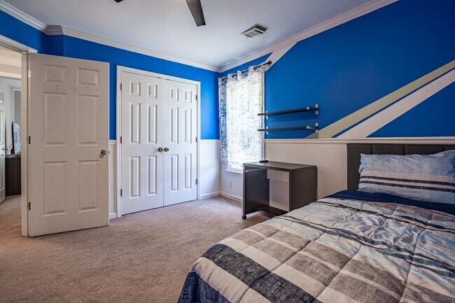Building Photo - 2096 Fairport Way