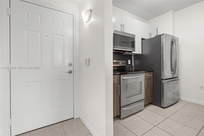 Building Photo - 2421 NE 65th St