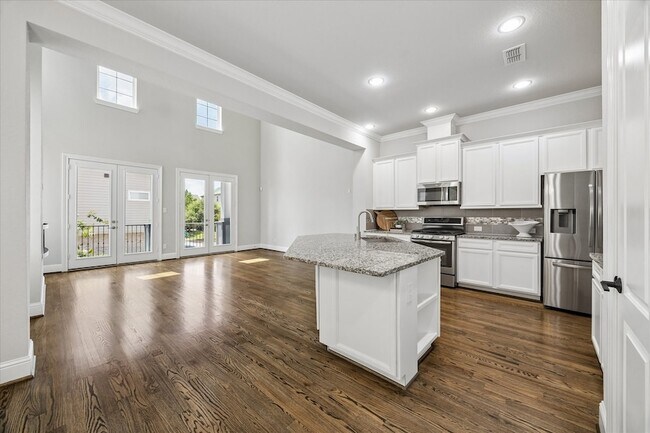 Building Photo - 1704 Oak Leaf Pass Dr