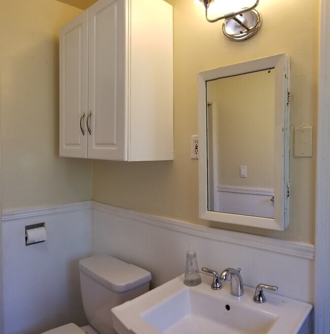 Building Photo - 246 Chorro St