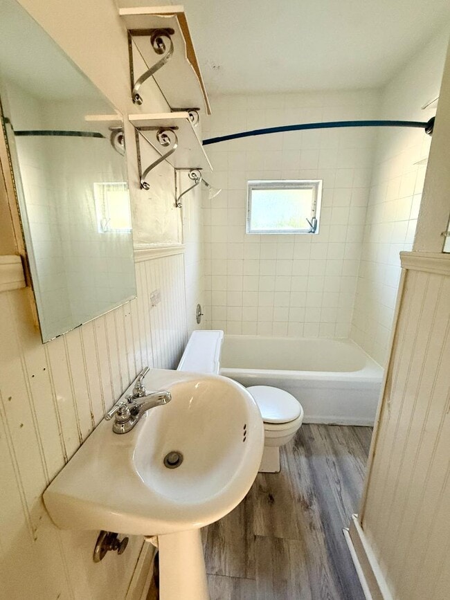 Building Photo - 1435 1/2 15th St N. - 1435 1/2 15th St N