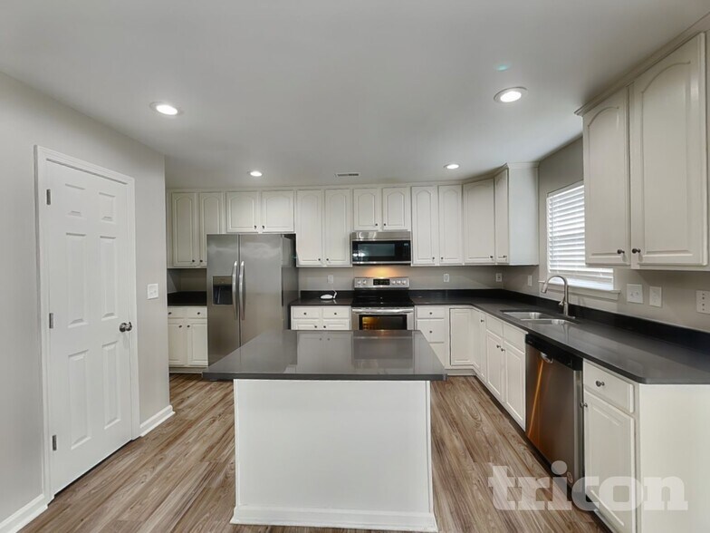 Building Photo - 2208 Ballingarry Dr