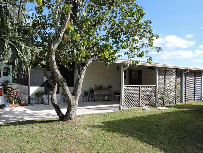 Building Photo - 4684 SE Corkwood Terrace