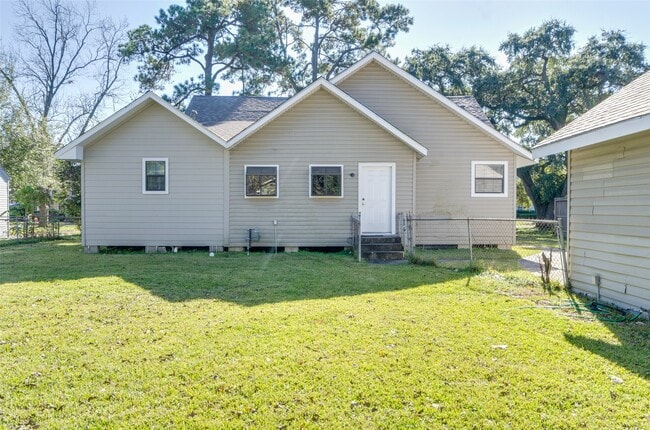 Building Photo - 236 W 31st St