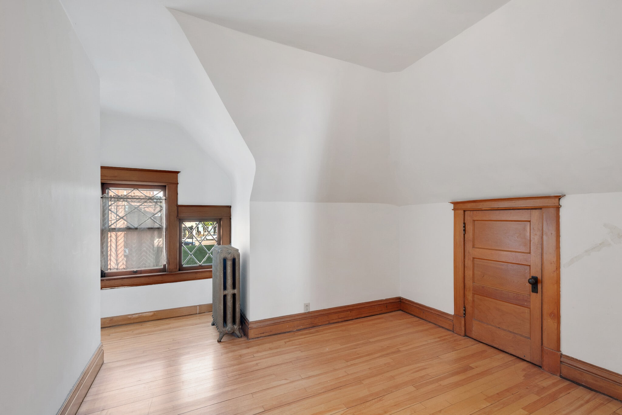 2nd Bedroom 14x11 - 911 Lincoln Ave