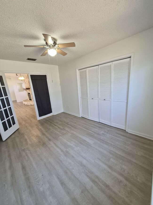 Building Photo - 57 Shores Blvd