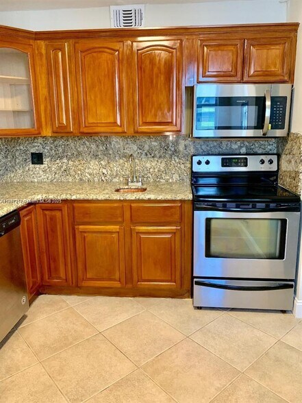 Primary Photo - 3660 NE 166th St