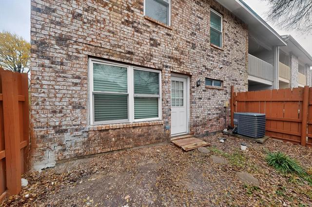 Building Photo - 3925 Brandon Park Dr