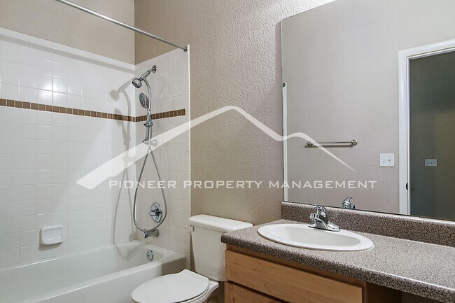 Building Photo - Incredible Loft with Parking and Great Location!