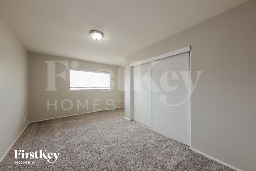 Building Photo - 4702 W Paradise Ln