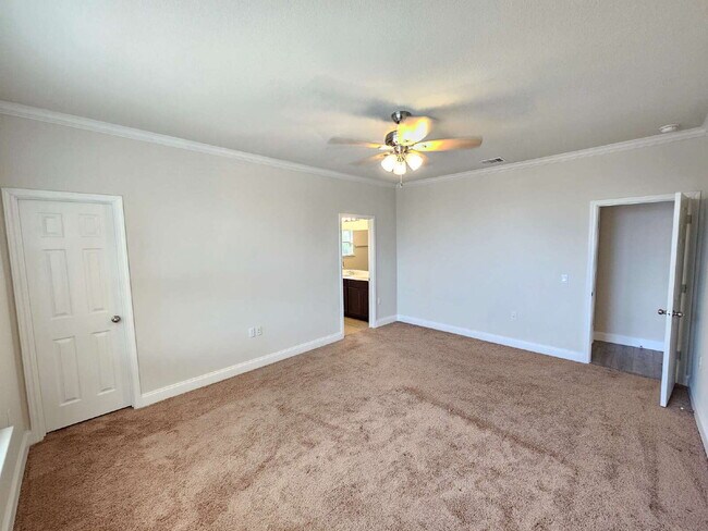 Building Photo - "Charming 3-Bed, 2-Bath Oasis in Austin!!