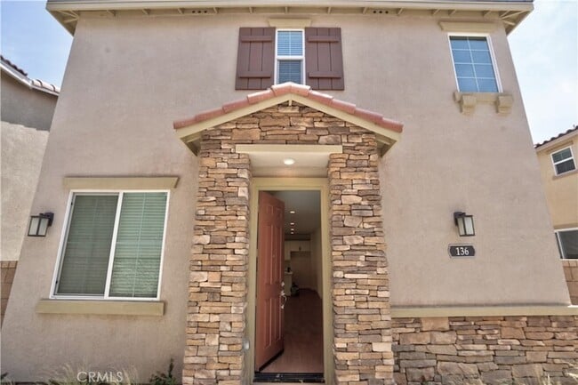 Building Photo - 136 Trellis Ct