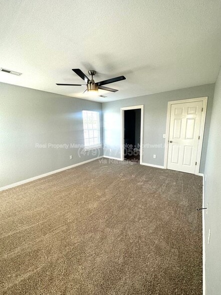 Building Photo - 3705 SW Hansom Loop