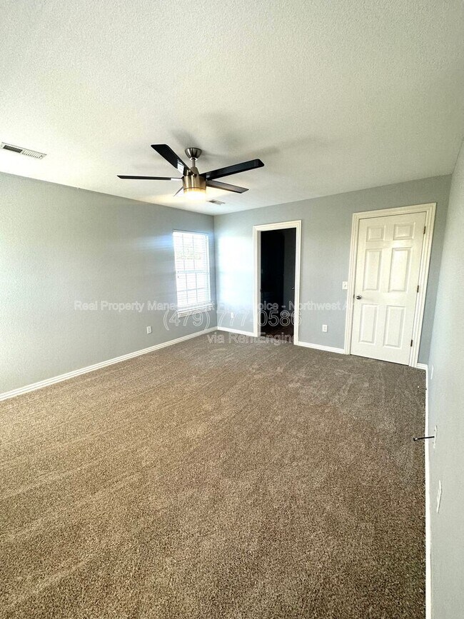 Building Photo - 3705 SW Hansom Loop